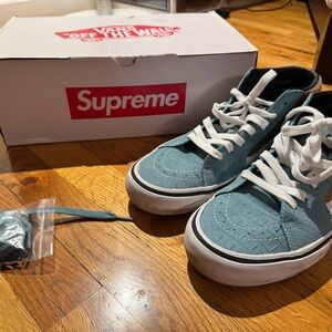 Supreme& Vans “Off The Wall” Sneakers